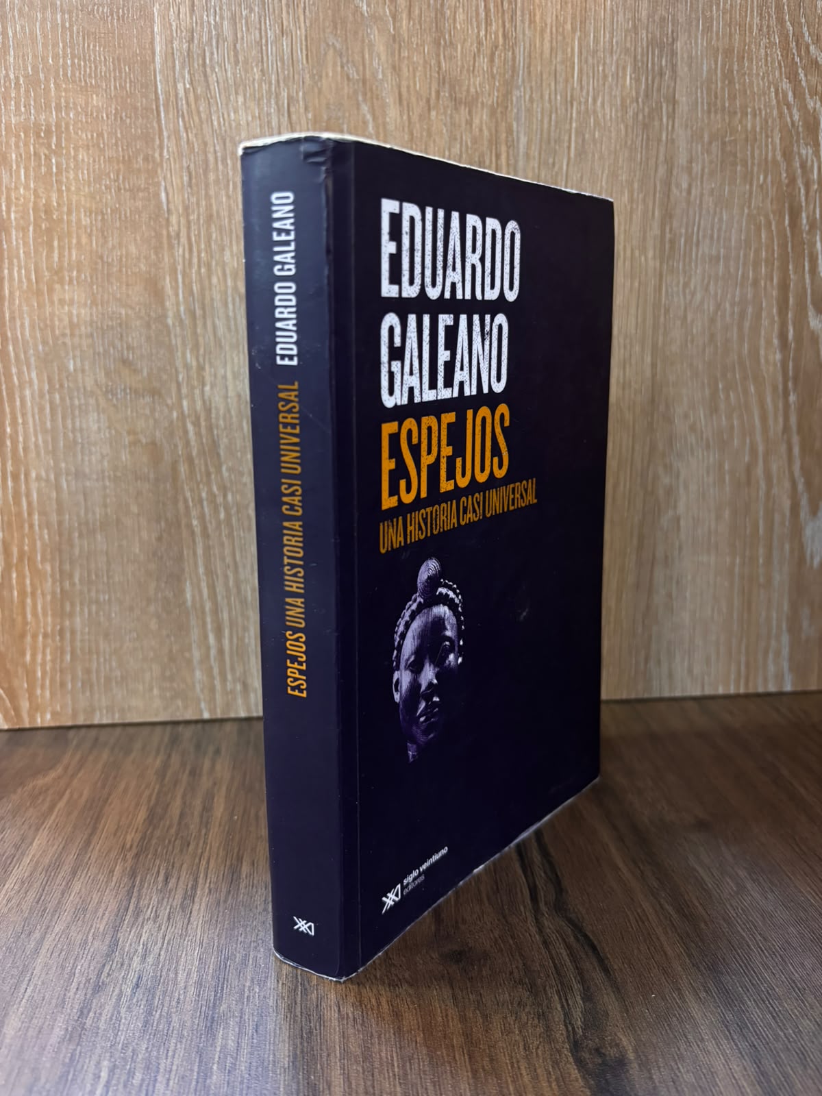Espejos: Una historia casi universal