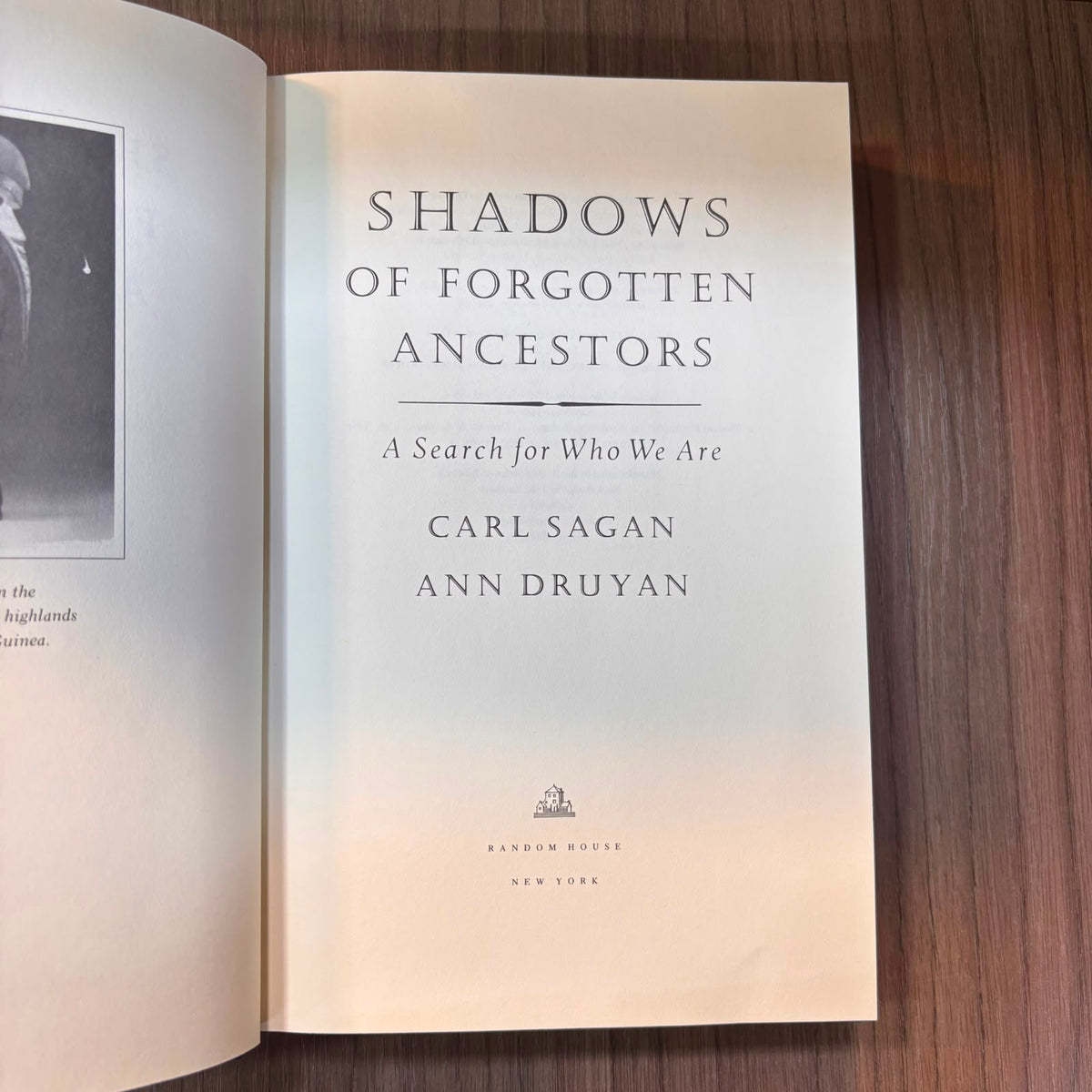 Shadows of Forgotten Ancestors: A Search for Who We Are (Autografiado)