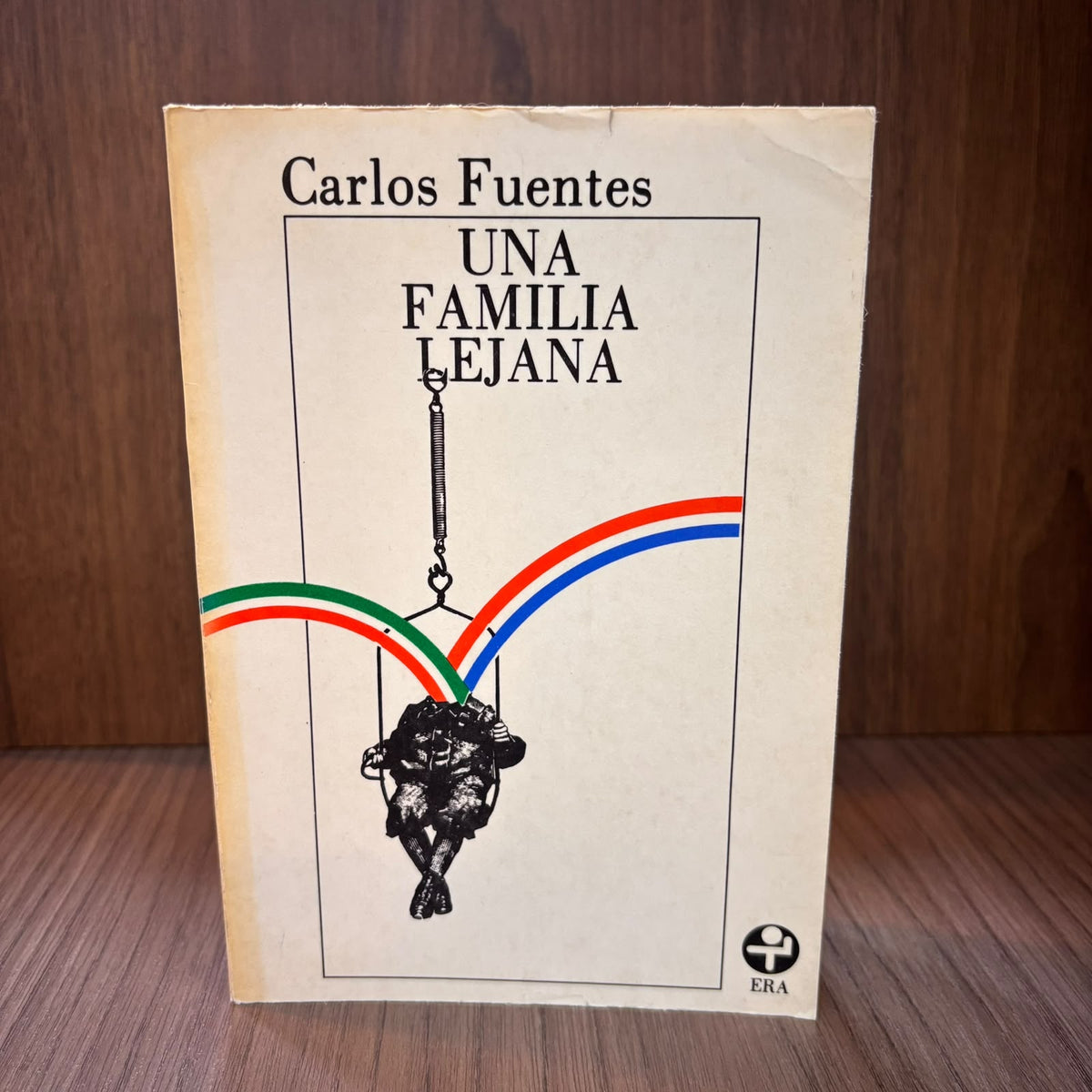 Una familia lejana