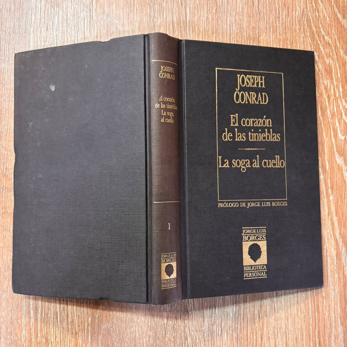 El corazón de las tinieblas – La sombra al cuello  (Biblioteca personal Jorge Luis Borges)