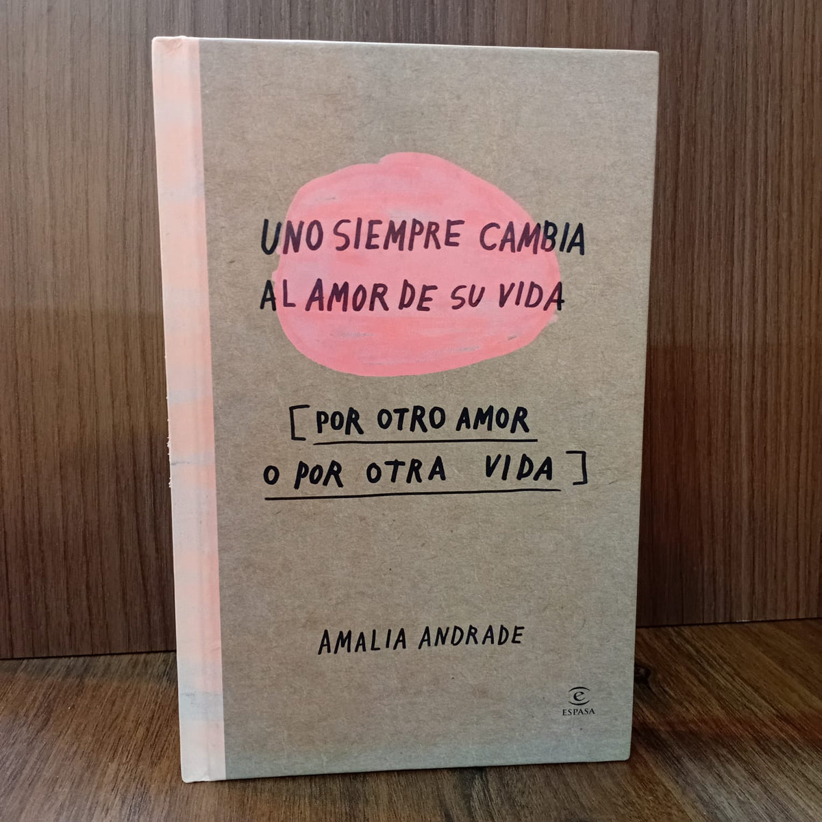 Uno siempre cambia el amor de su vida [por otro amor o por otra vida] (Tapa dura)